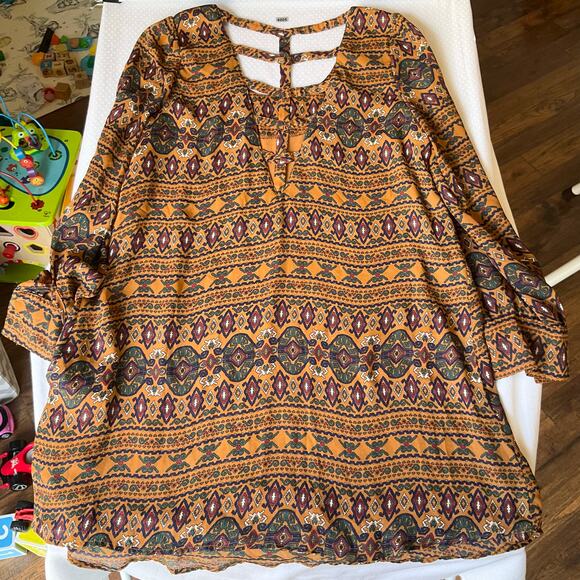 Love21 Women Dress size M Long Sleeve KneeLength Deep Cut in Back Loose Fit Tan - Picture 11 of 11